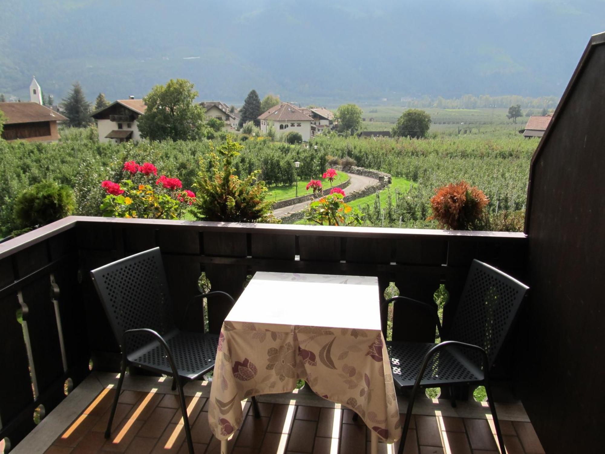 Garni Weghueb Bed & Breakfast Rabla Ngoại thất bức ảnh