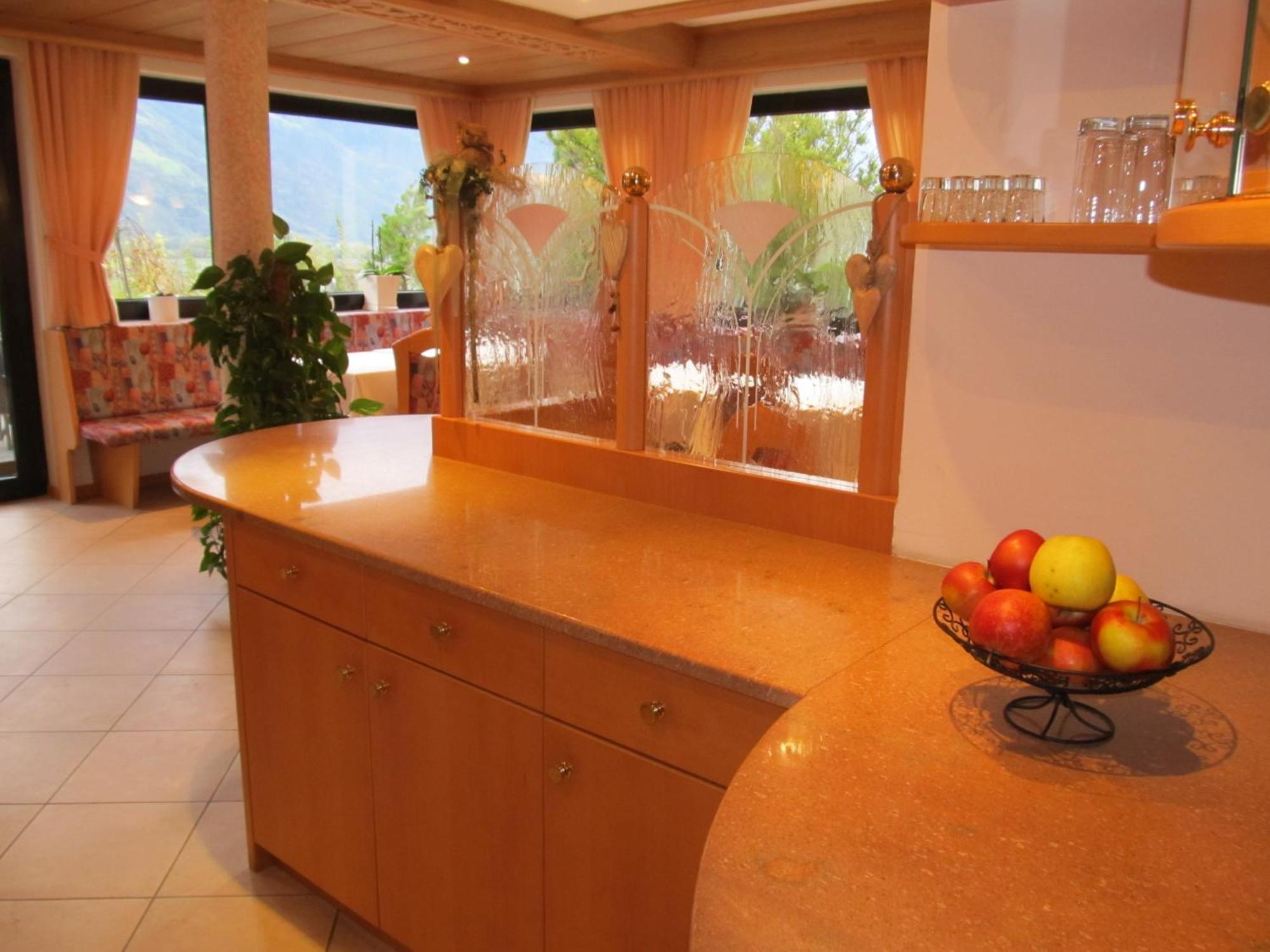 Garni Weghueb Bed & Breakfast Rabla Ngoại thất bức ảnh