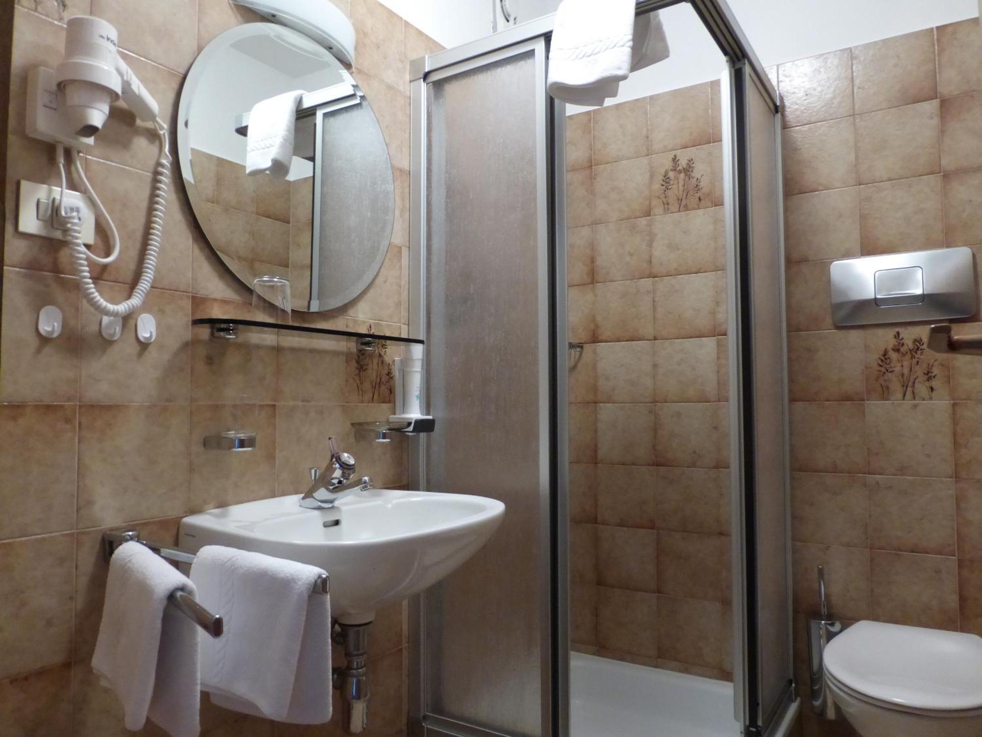Garni Weghueb Bed & Breakfast Rabla Ngoại thất bức ảnh