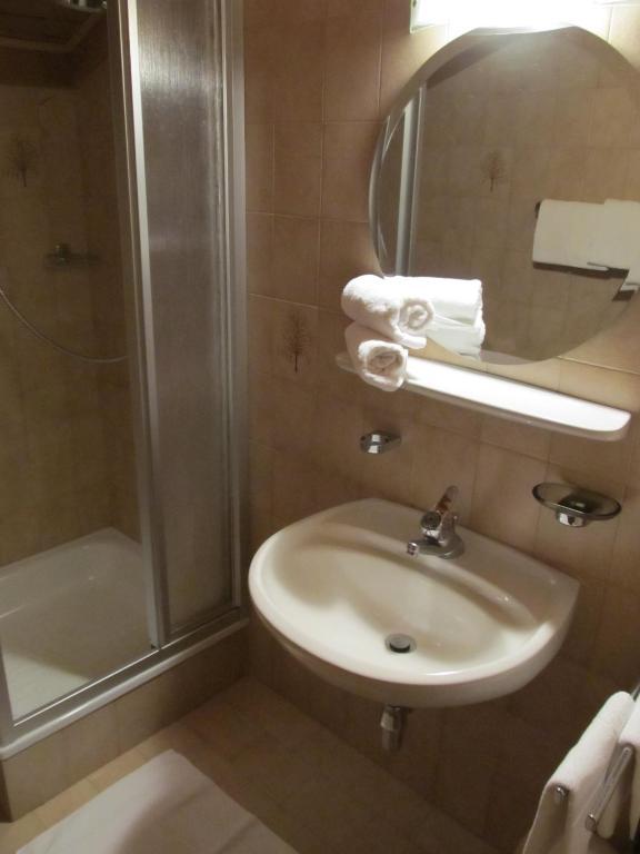 Garni Weghueb Bed & Breakfast Rabla Phòng bức ảnh